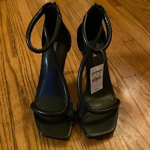 Express Tube Strap Heeled Sandal